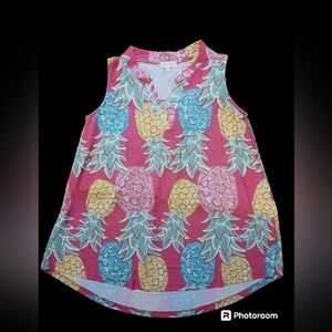 Simply Southern Charleston pineapple v-neck tank.  Womens. Size: Medium.